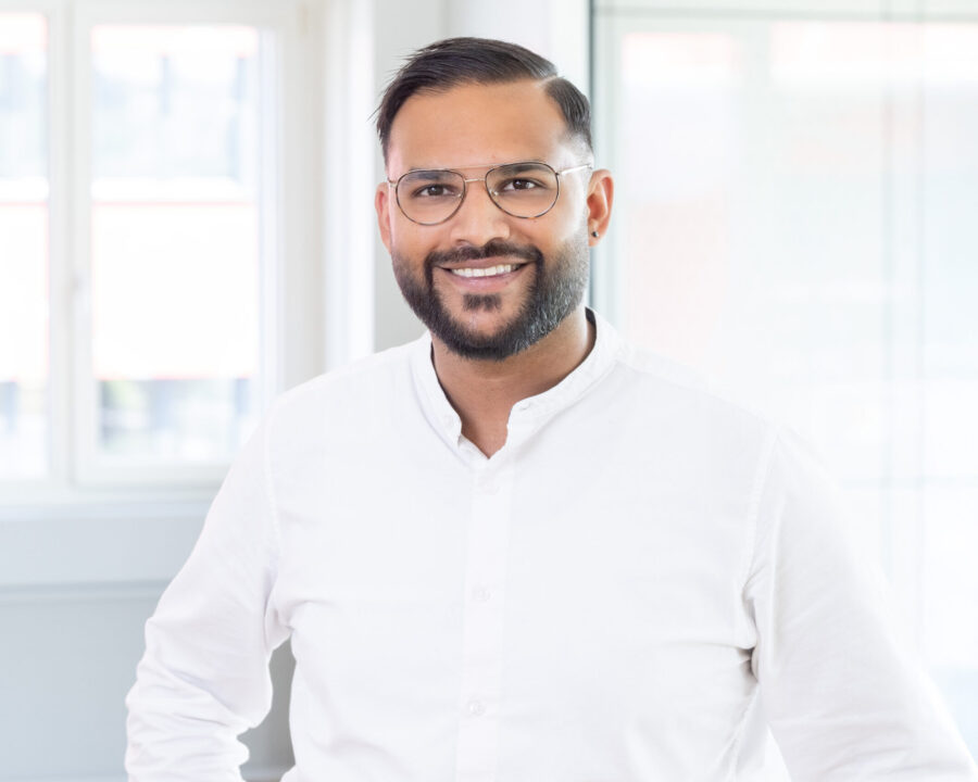 Birundthan Rajah Mitarbeiter Alphabeton-